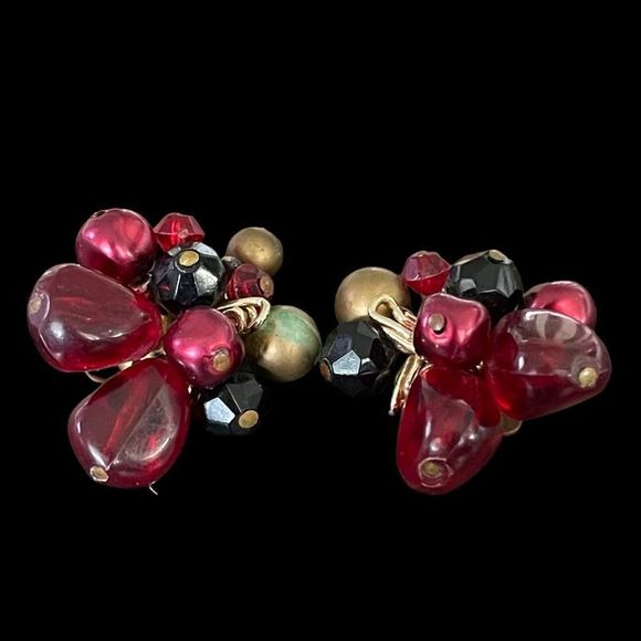 West Germany Red and Black Beaded Clip On Vintage Earrings - Picture 4 of 4
